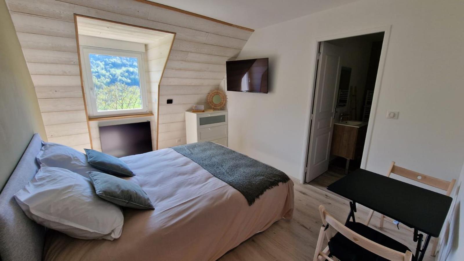 Bed and Breakfast La Gentiane Le Falgoux Экстерьер фото